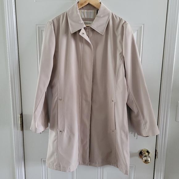 Liz Claiborne Women's Spring 3/4 Trench Coat  Tan/Beige Size M. - Picture 2 of 10